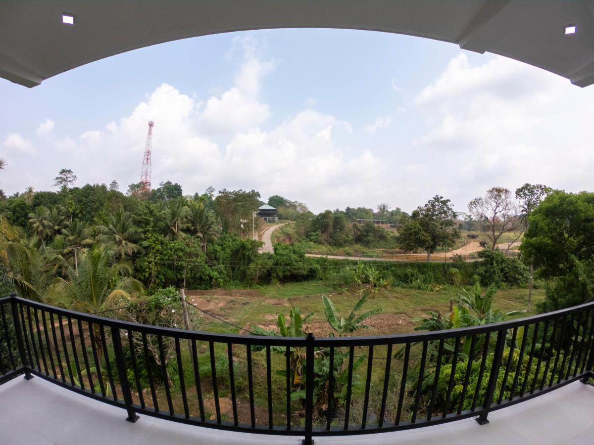 Pinnawala Elephant Front View Hotel Rambukkana Екстериор снимка