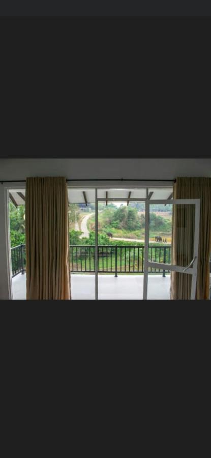 Pinnawala Elephant Front View Hotel Rambukkana Екстериор снимка